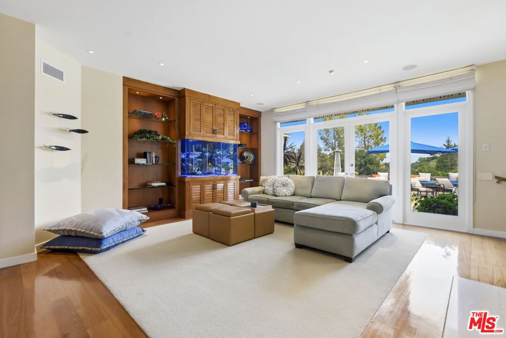 4101 Clear Valley Drive