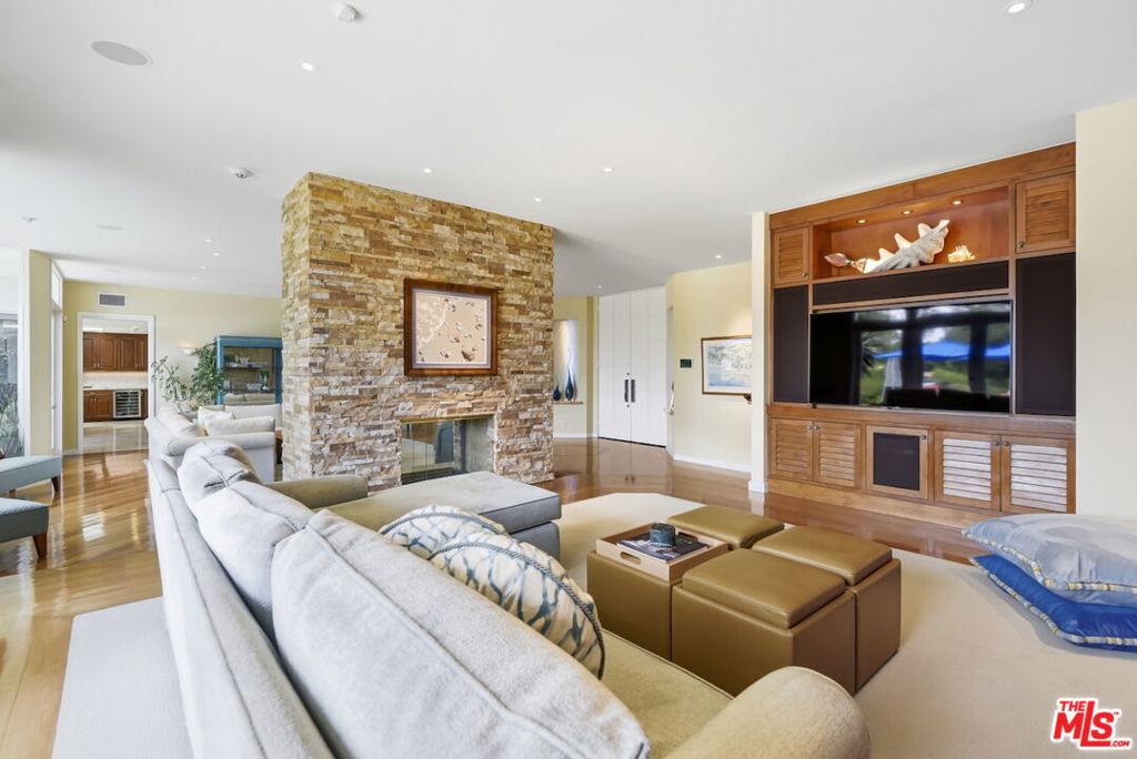 4101 Clear Valley Drive