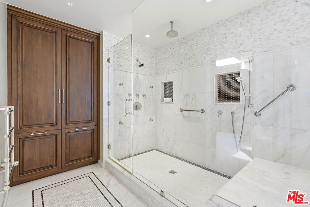 4101 Clear Valley Drive