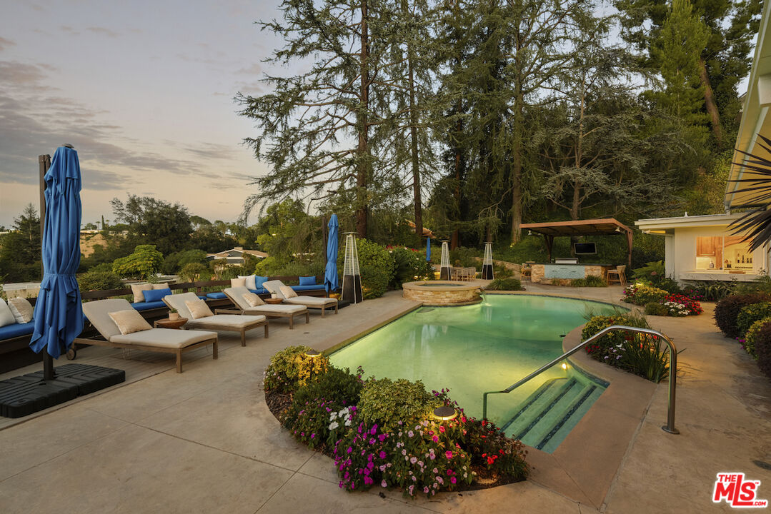 4101 Clear Valley Dr