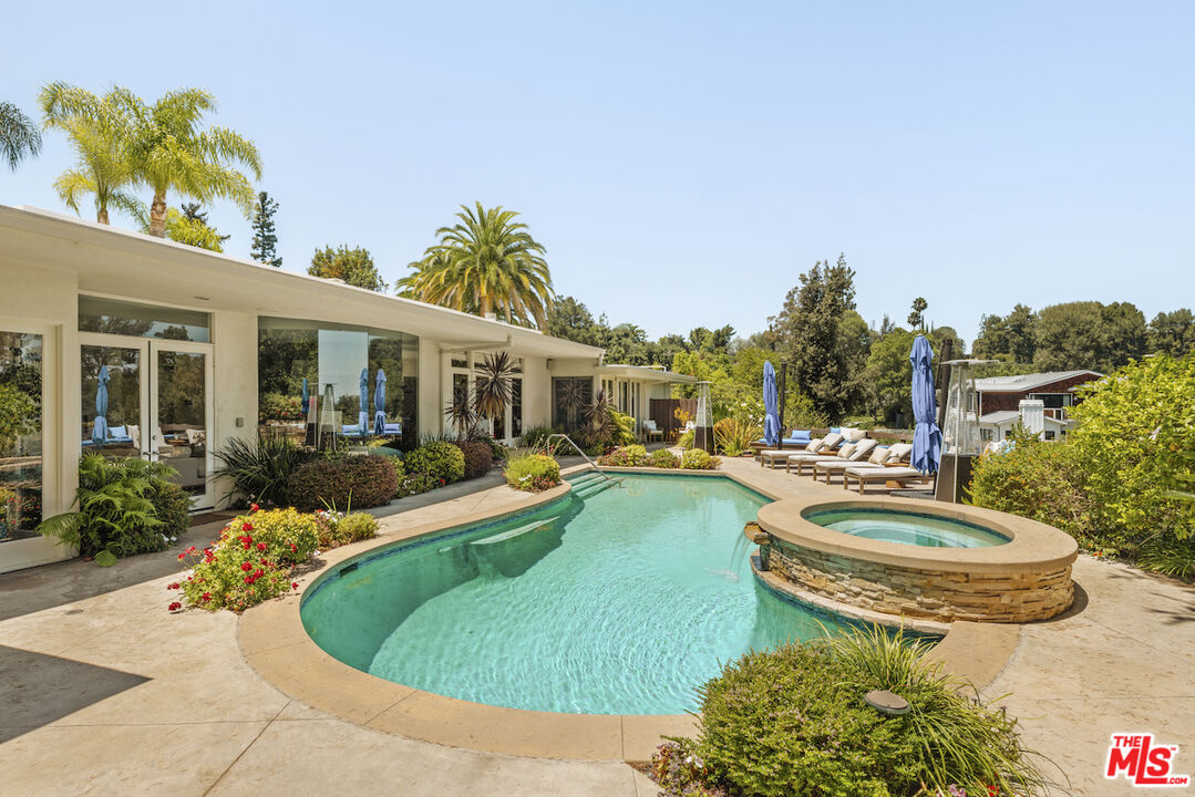 4101 Clear Valley Dr