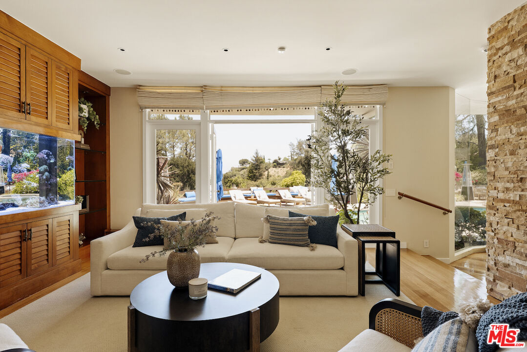 4101 Clear Valley Dr