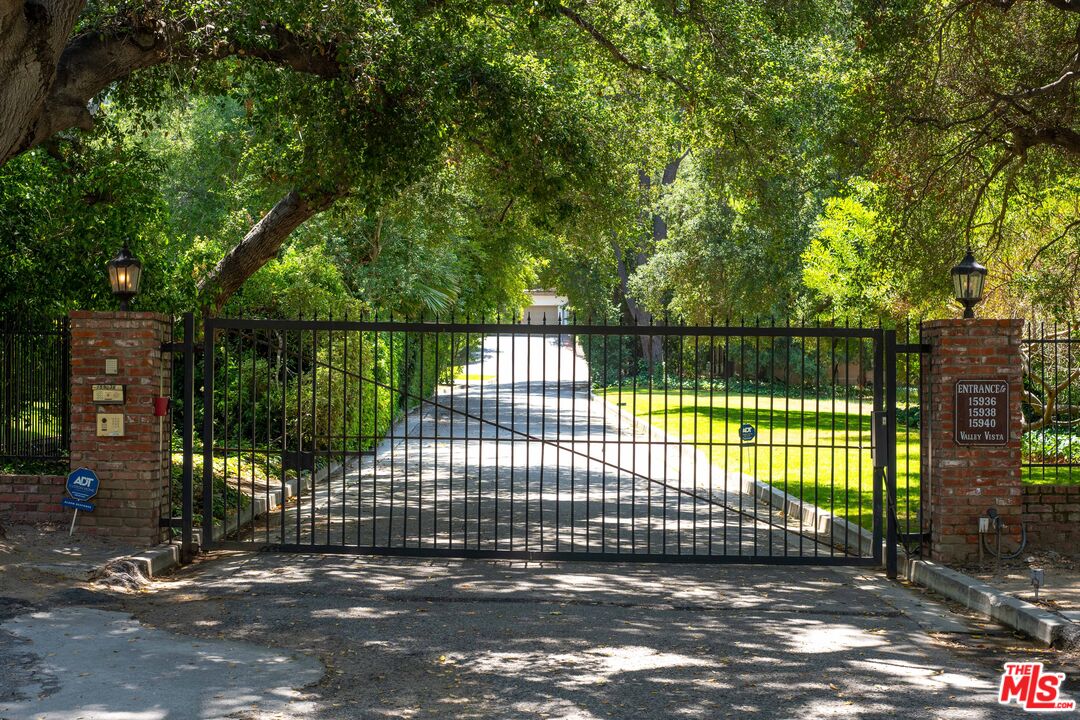 15938 Valley Vista Blvd