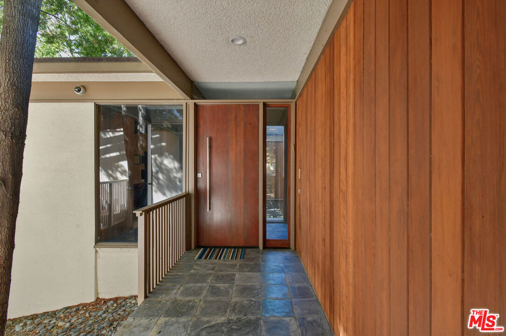 17269 Oak View Drive