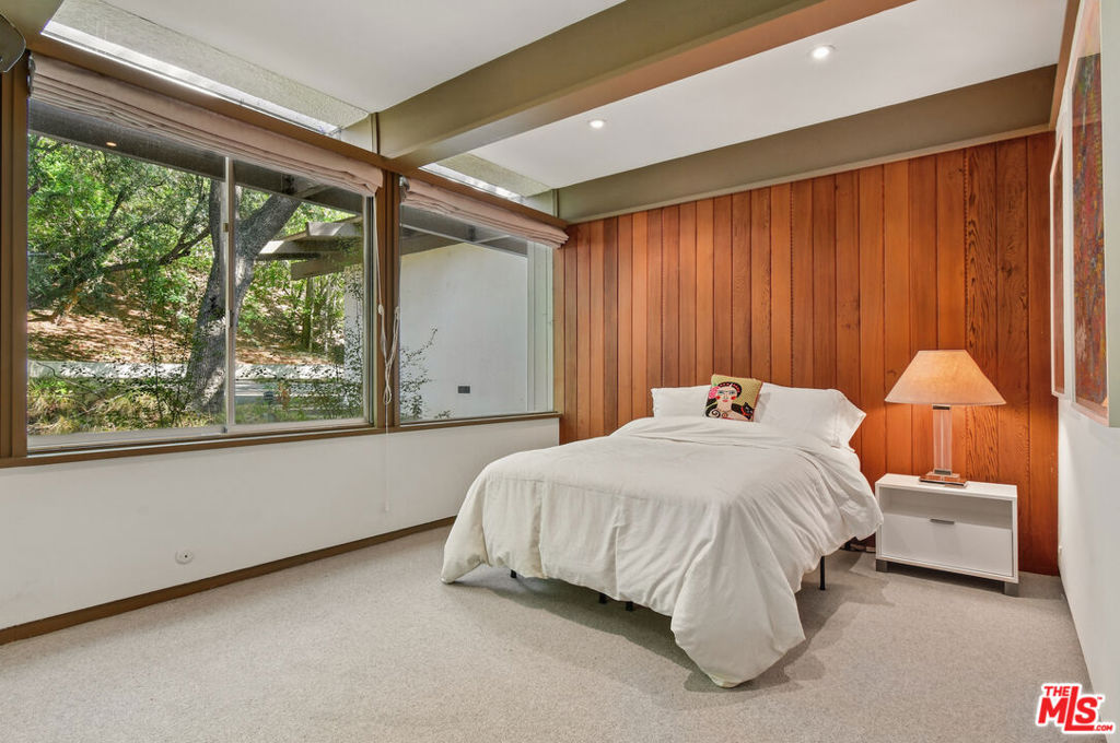 17269 Oak View Drive