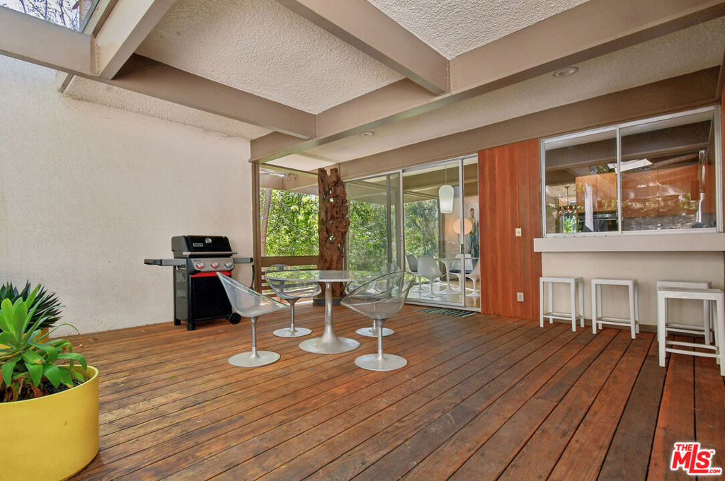 17269 Oak View Drive