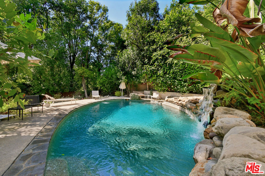 17269 Oak View Drive
