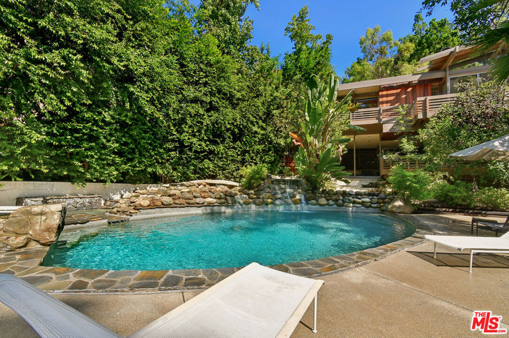 17269 Oak View Drive