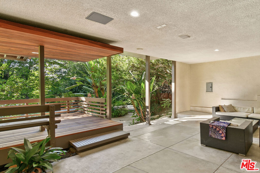 17269 Oak View Drive