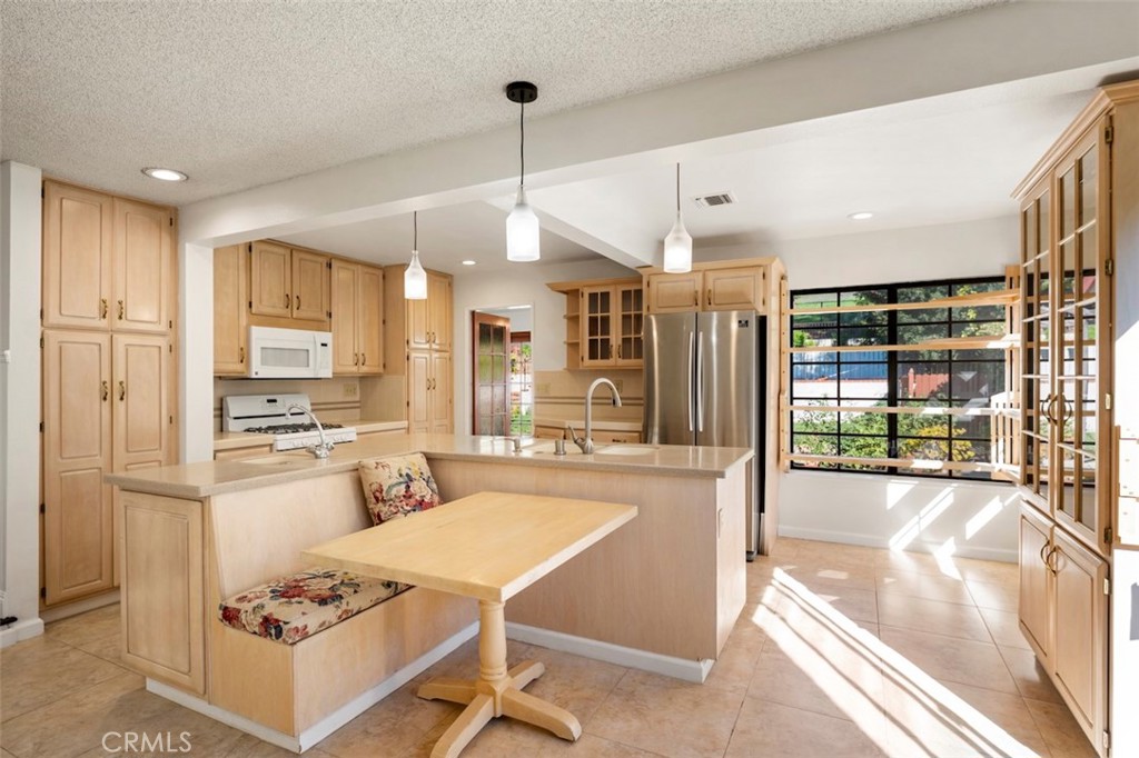 6553 Smoke Tree Avenue