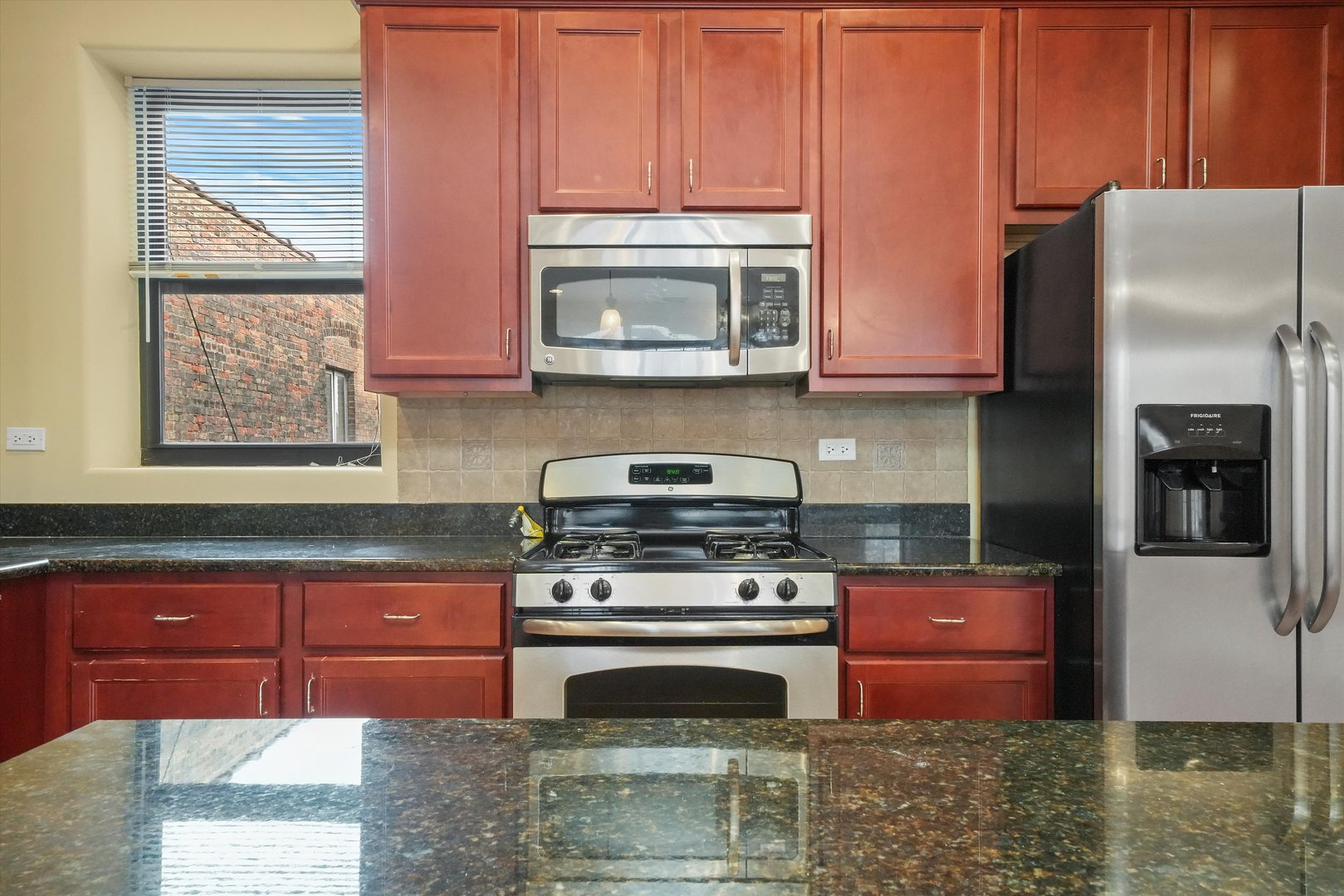 4839 S Michigan Avenue Unit: 2