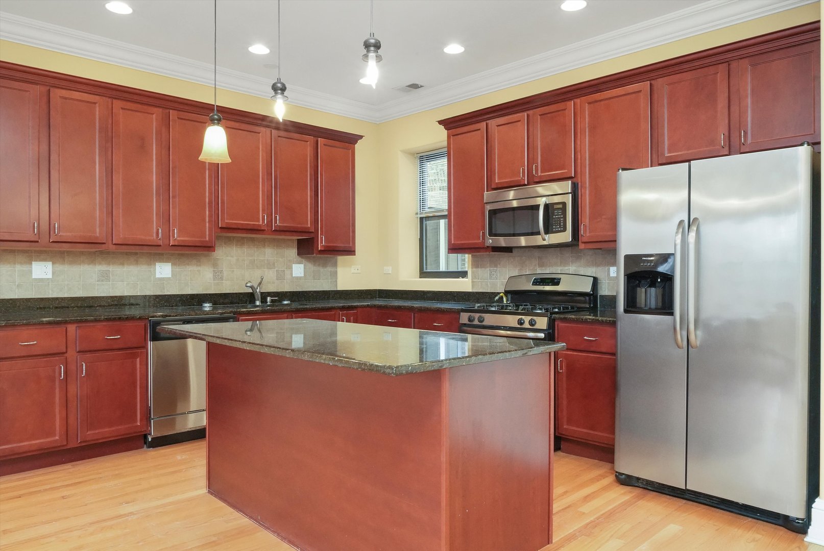 4839 S Michigan Avenue Unit: 2