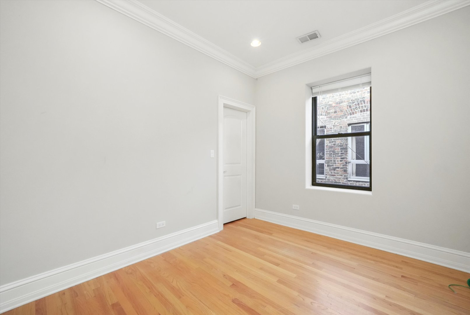 4839 S Michigan Avenue Unit: 2