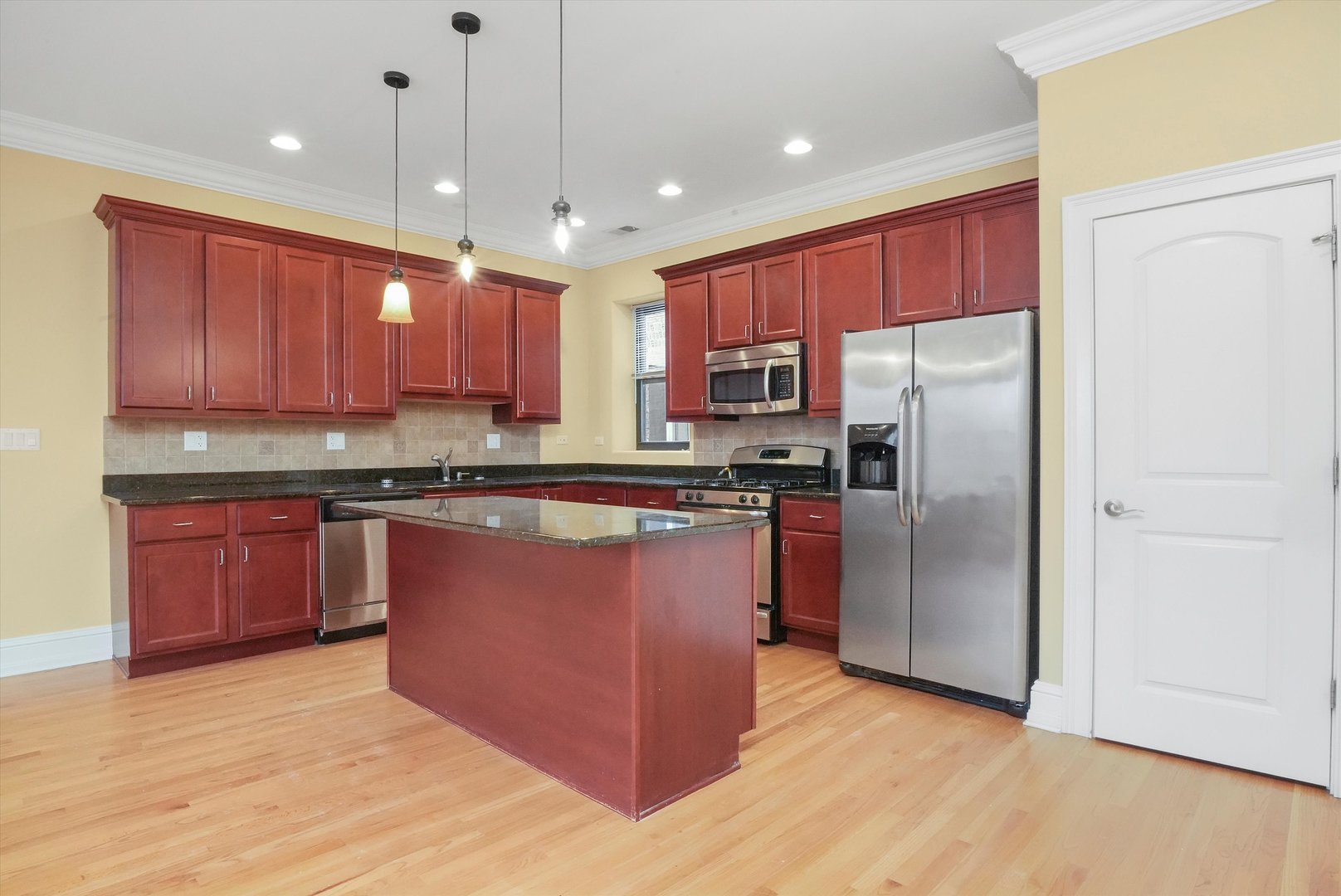 4839 S Michigan Avenue Unit: 2