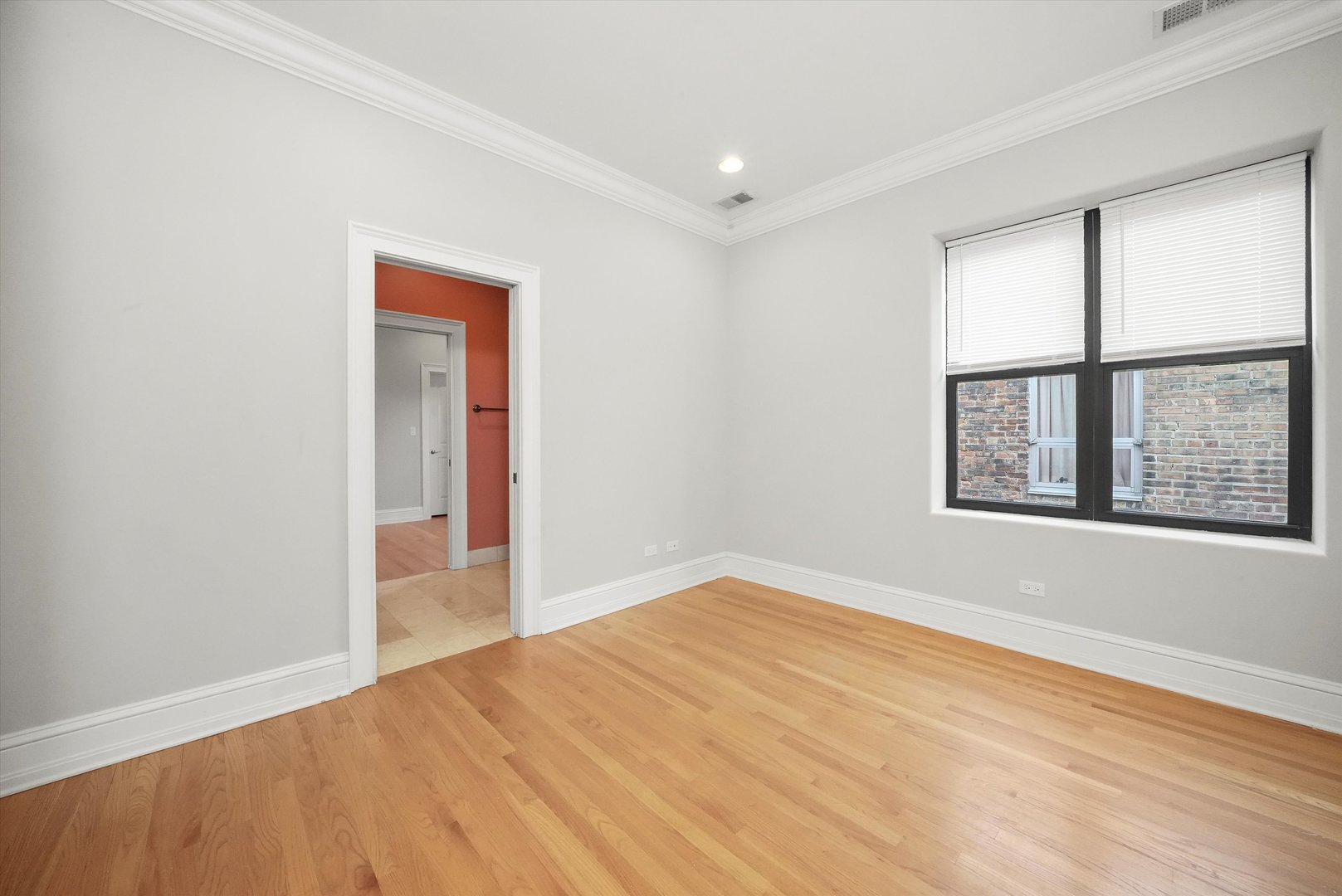 4839 S Michigan Avenue Unit: 2