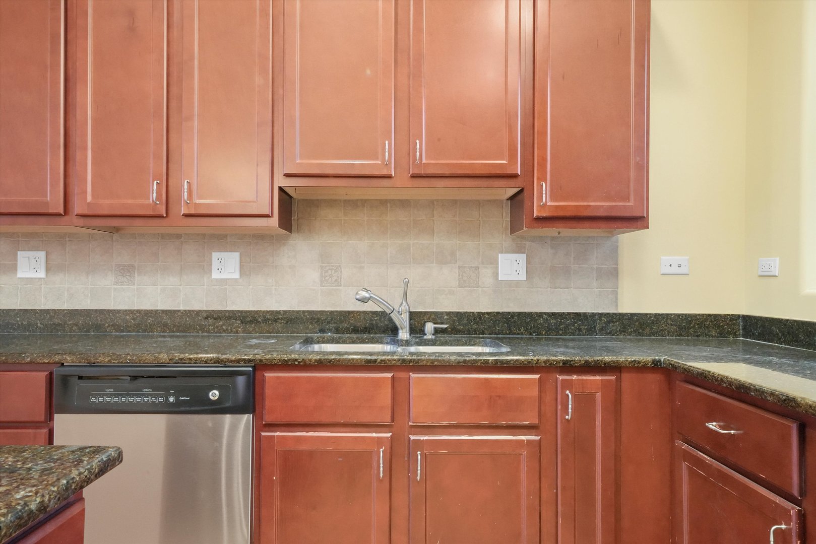 4839 S Michigan Avenue Unit: 2