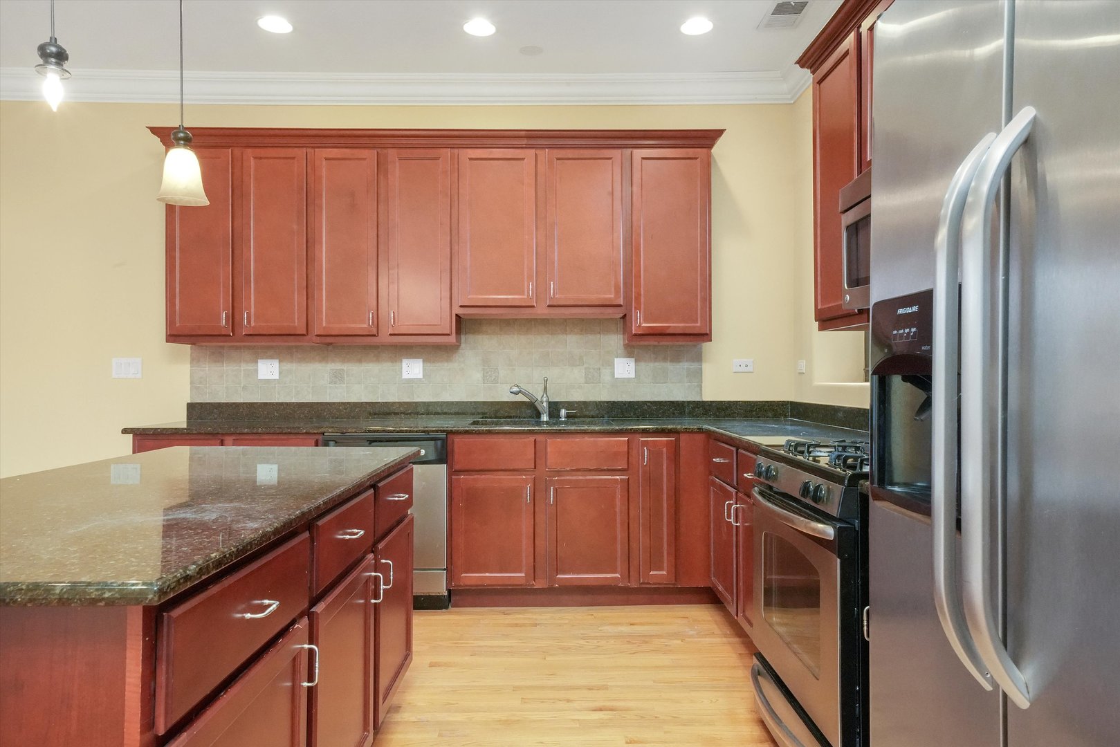 4839 S Michigan Avenue Unit: 2