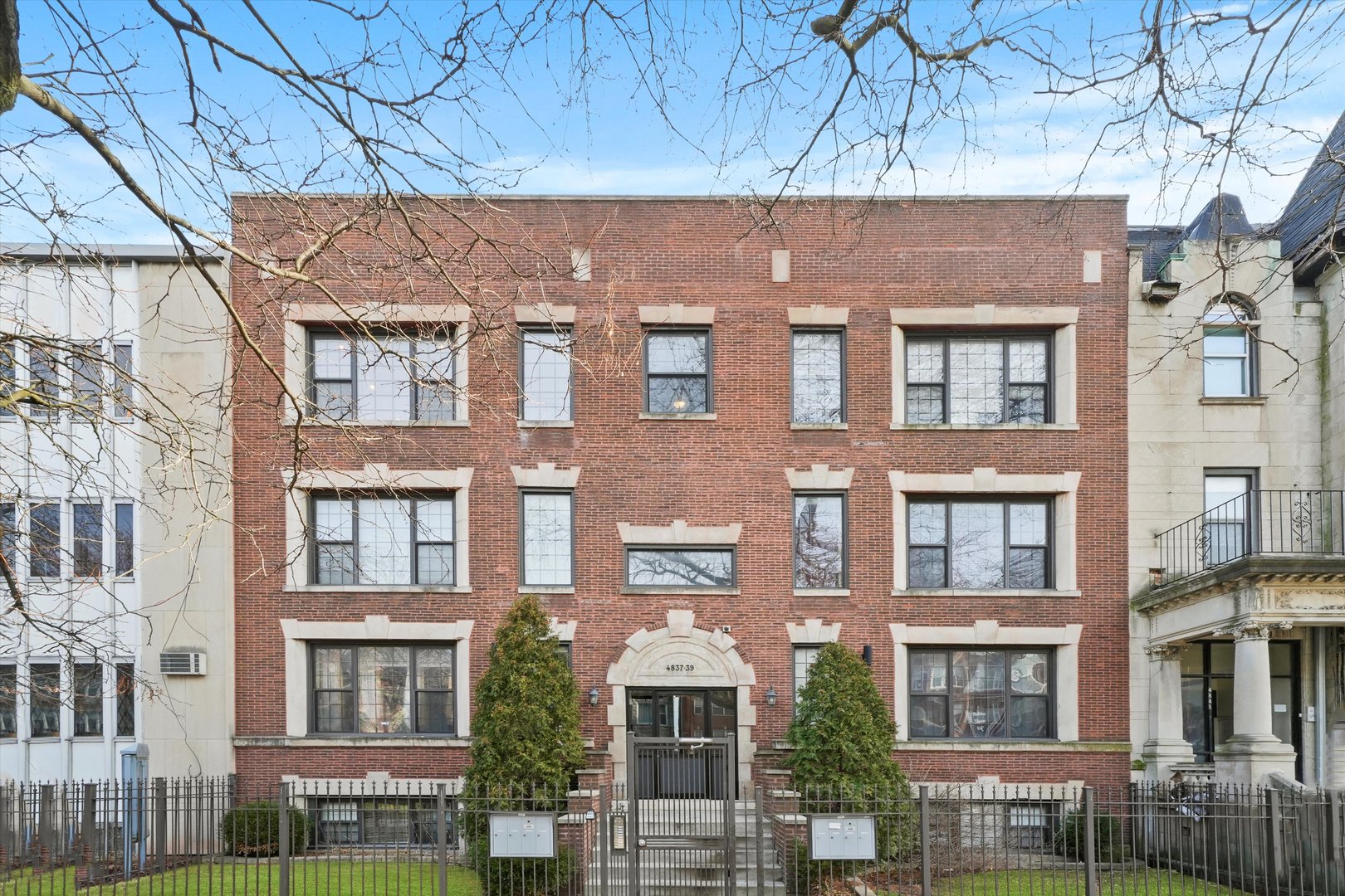 4839 S Michigan Avenue Unit: 2