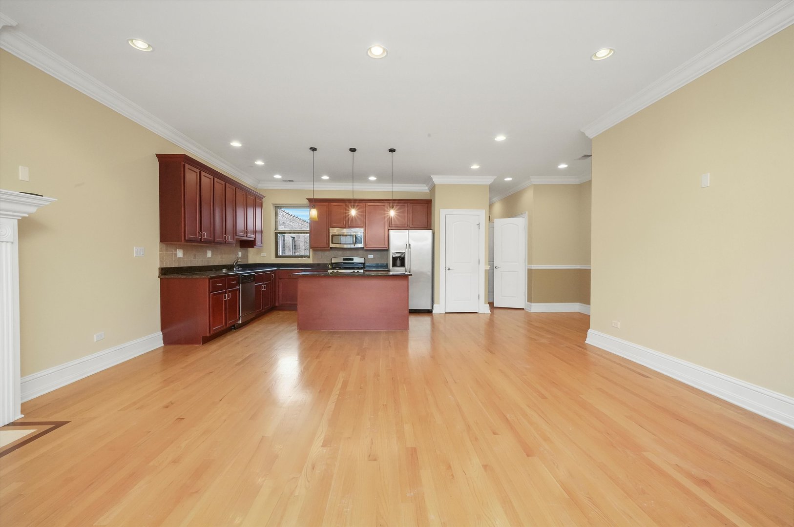 4839 S Michigan Avenue Unit: 2