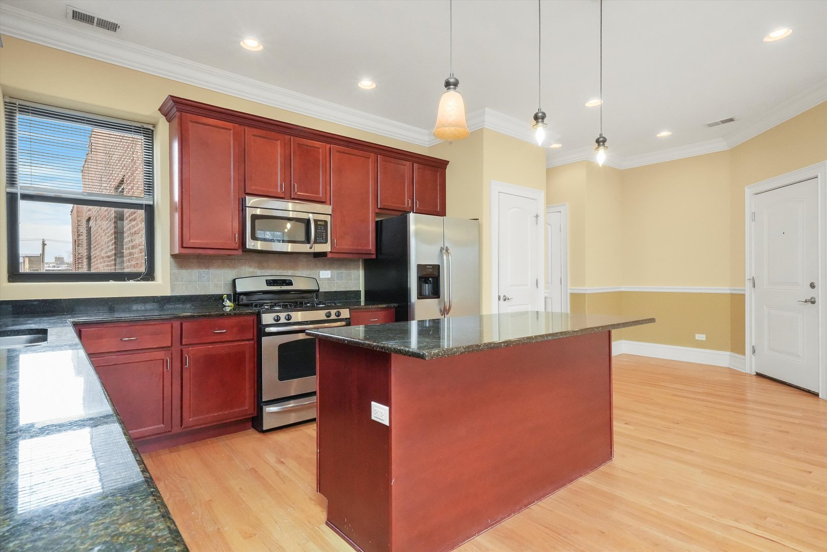 4839 S Michigan Avenue Unit: 2