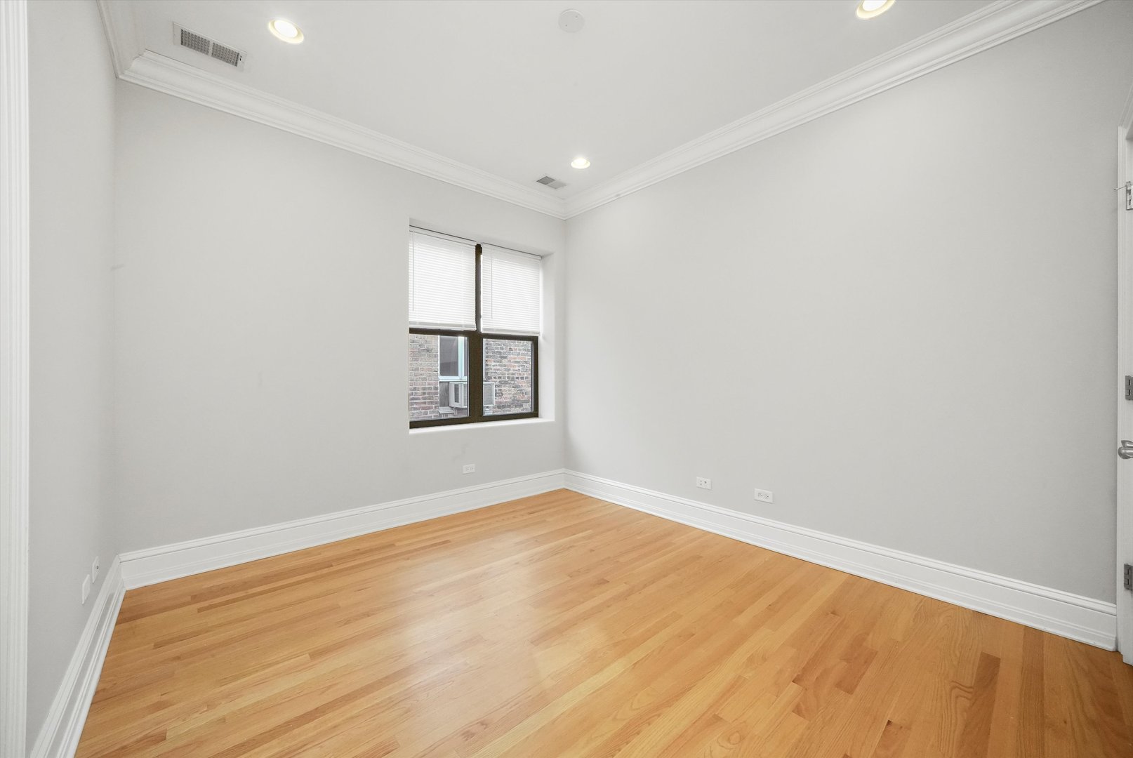 4839 S Michigan Avenue Unit: 2