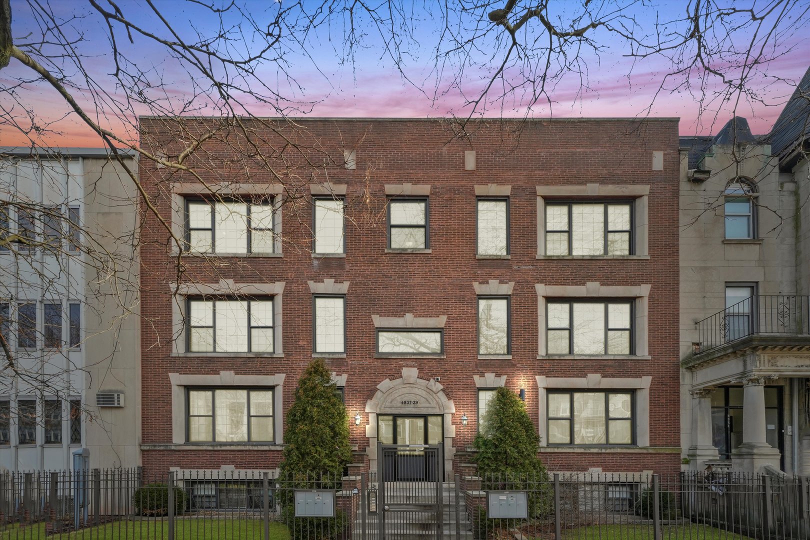 4839 S Michigan Avenue Unit: 2