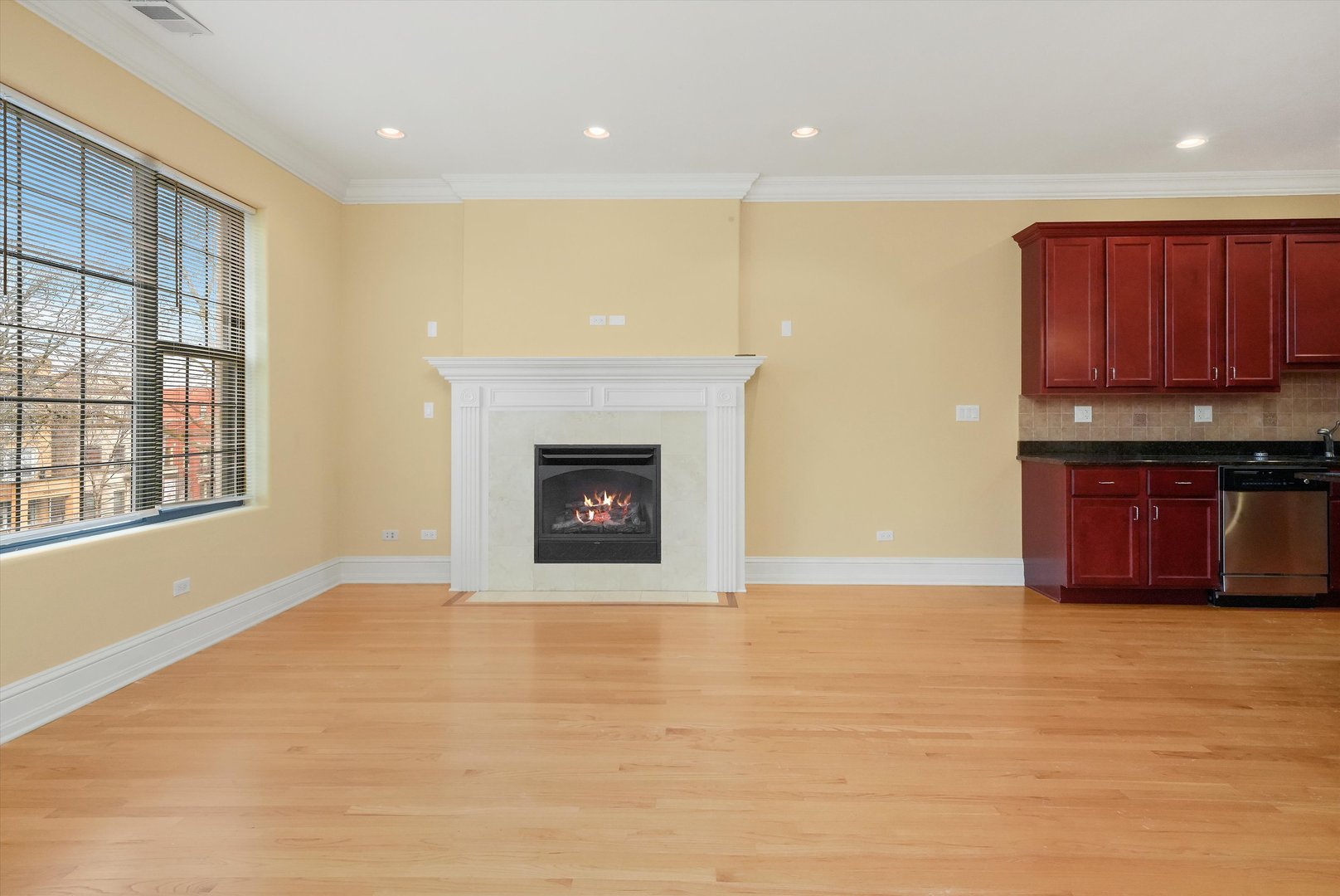 4839 S Michigan Avenue Unit: 2