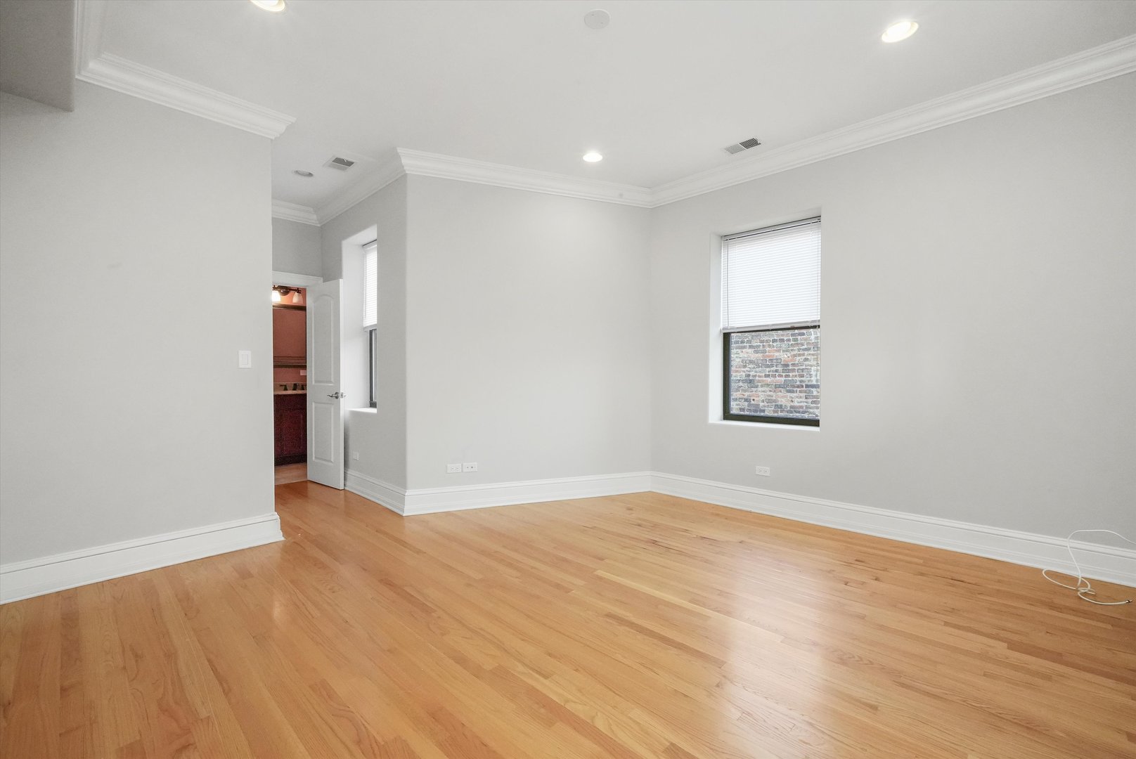 4839 S Michigan Avenue Unit: 2