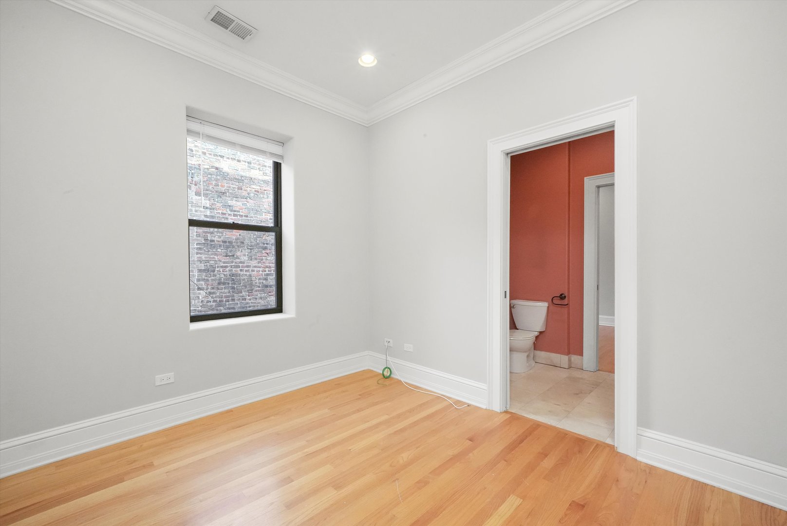 4839 S Michigan Avenue Unit: 2