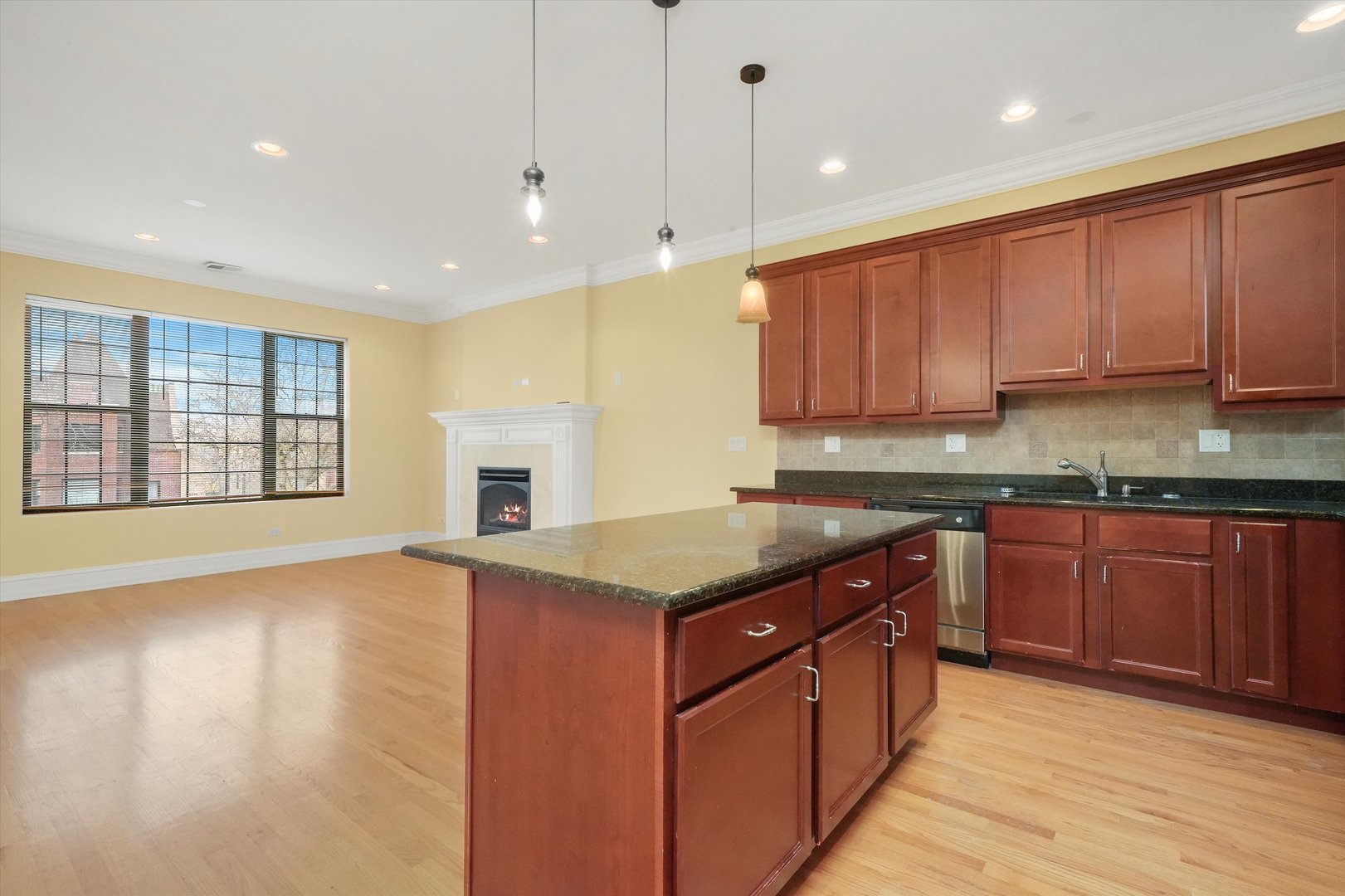 4839 S Michigan Avenue Unit: 2