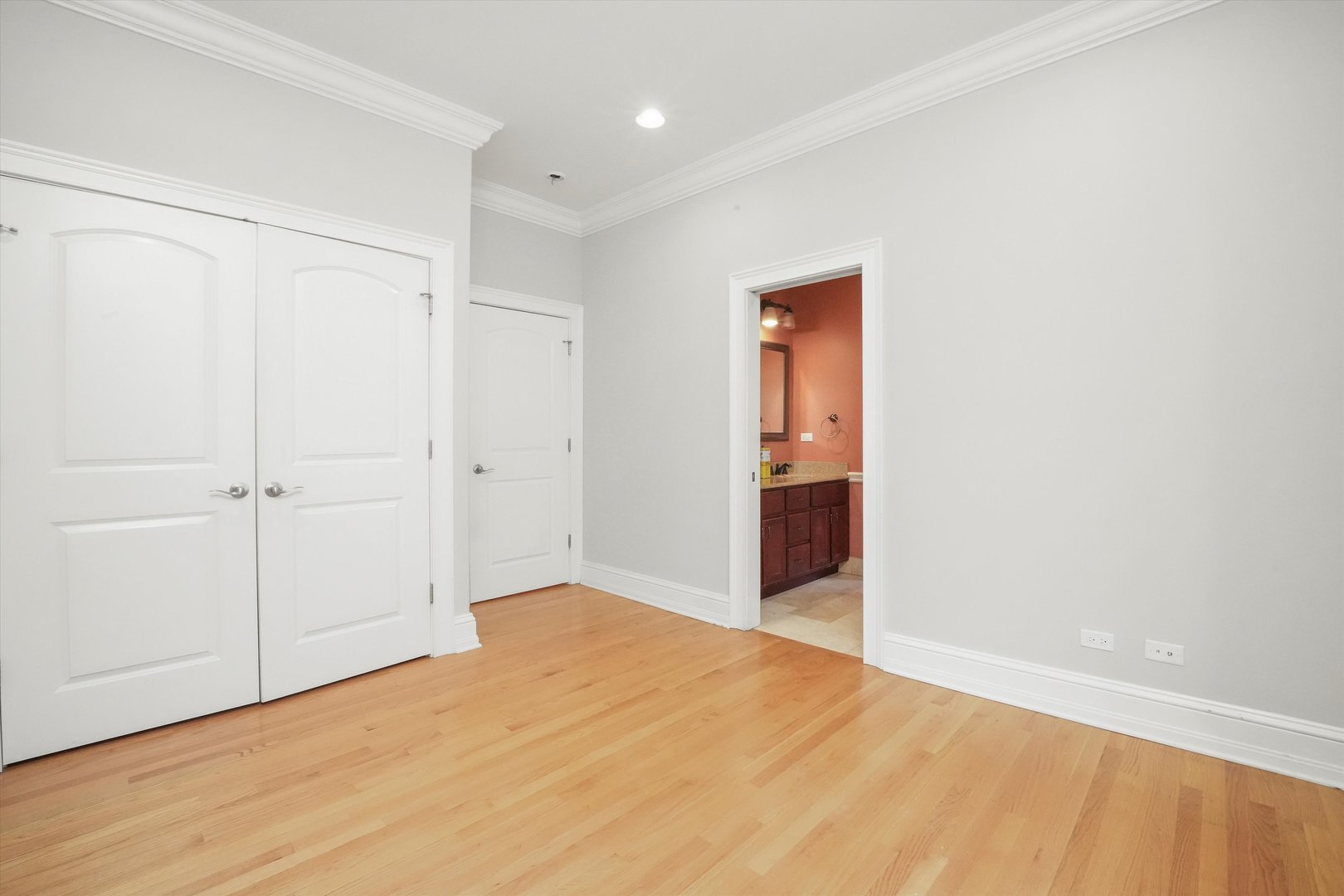 4839 S Michigan Avenue Unit: 2