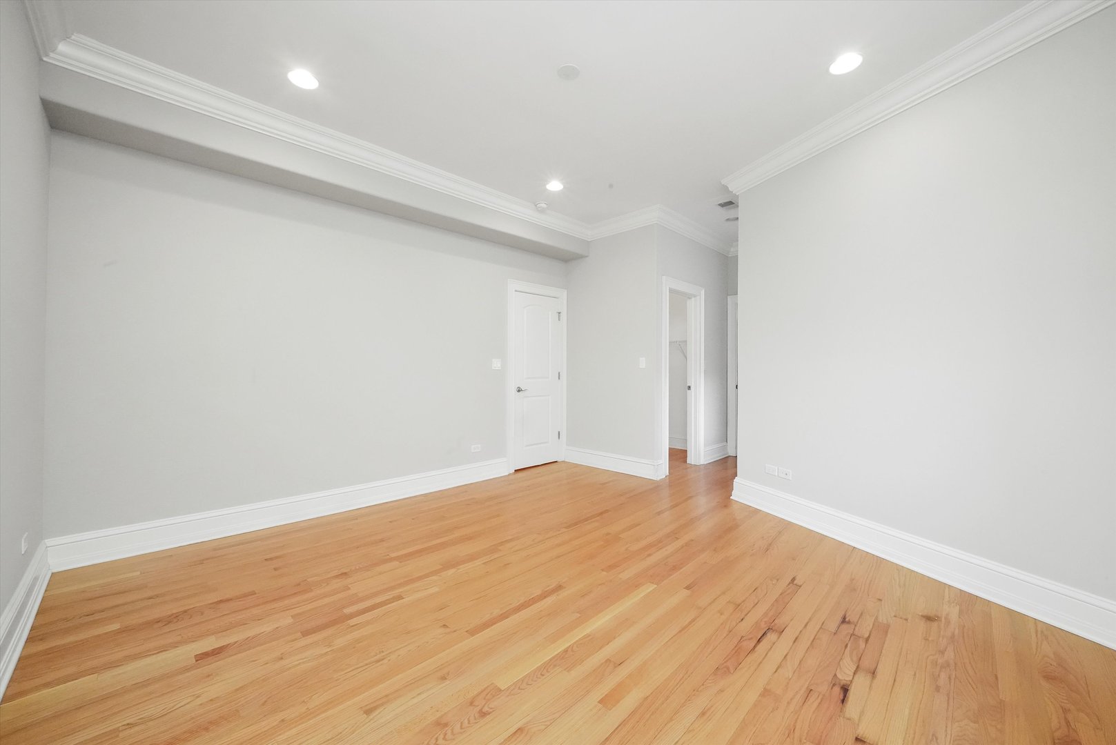 4839 S Michigan Avenue Unit: 2