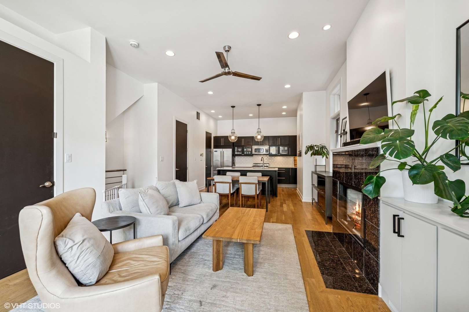 2020 W Iowa Street Unit: 1E