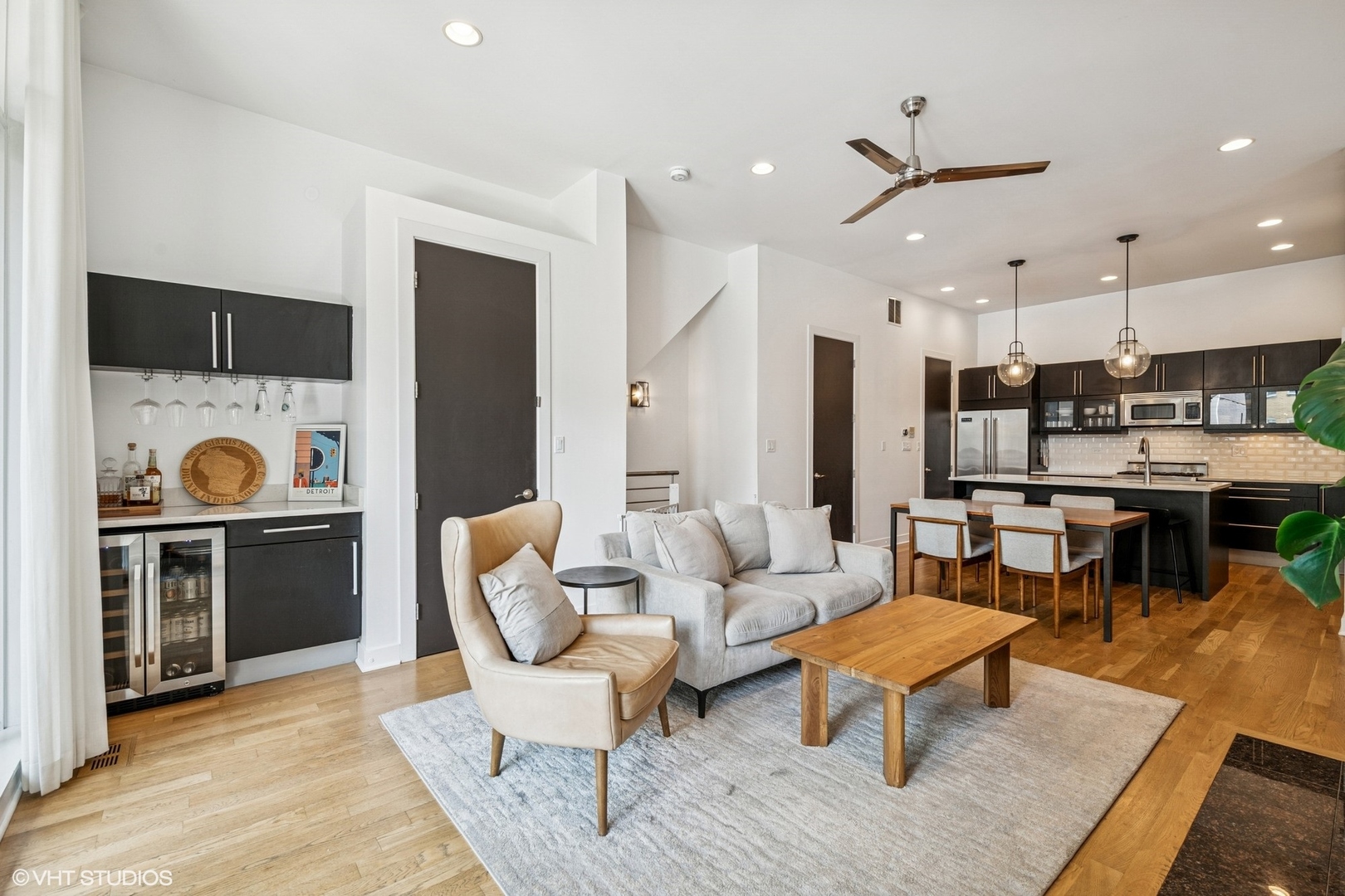 2020 W Iowa Street Unit: 1E