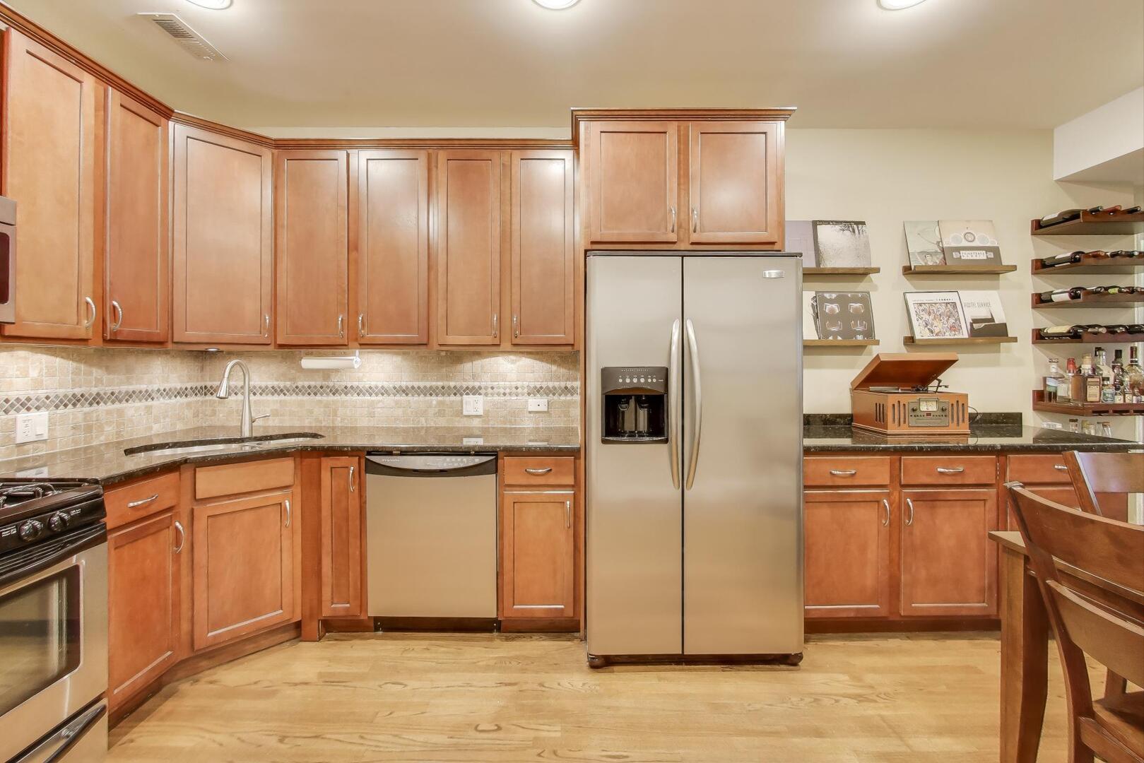 1378 N Wolcott Avenue Unit: 2C