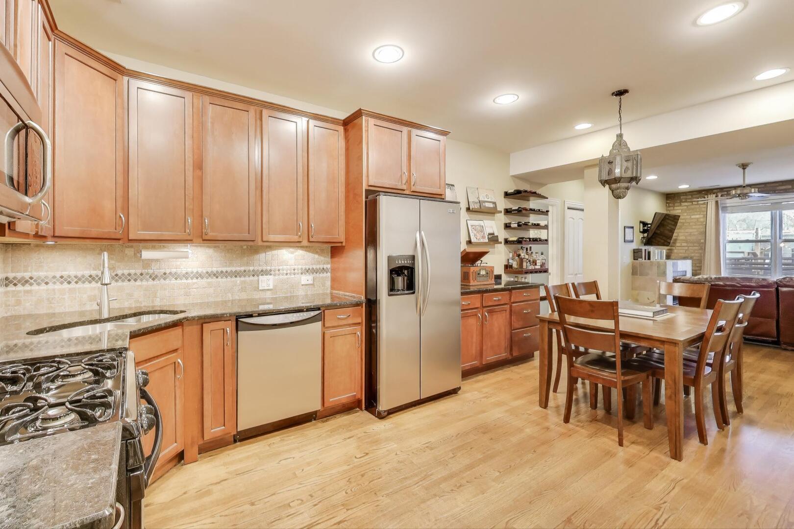 1378 N Wolcott Avenue Unit: 2C