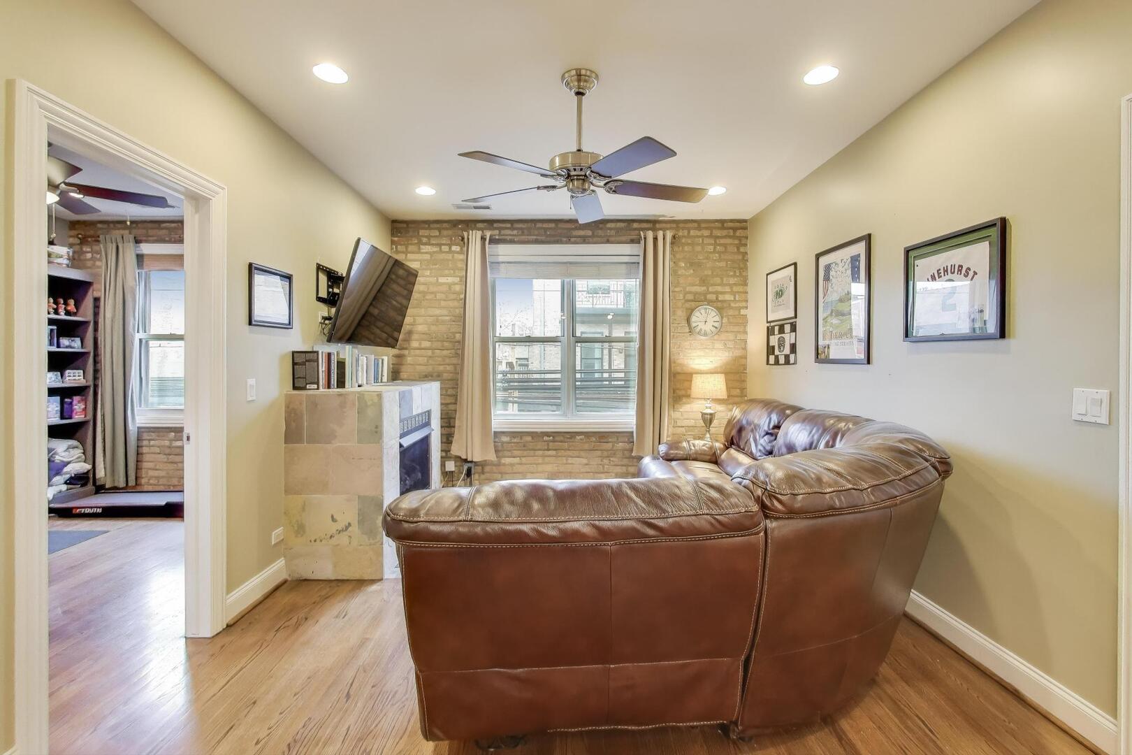 1378 N Wolcott Avenue Unit: 2C