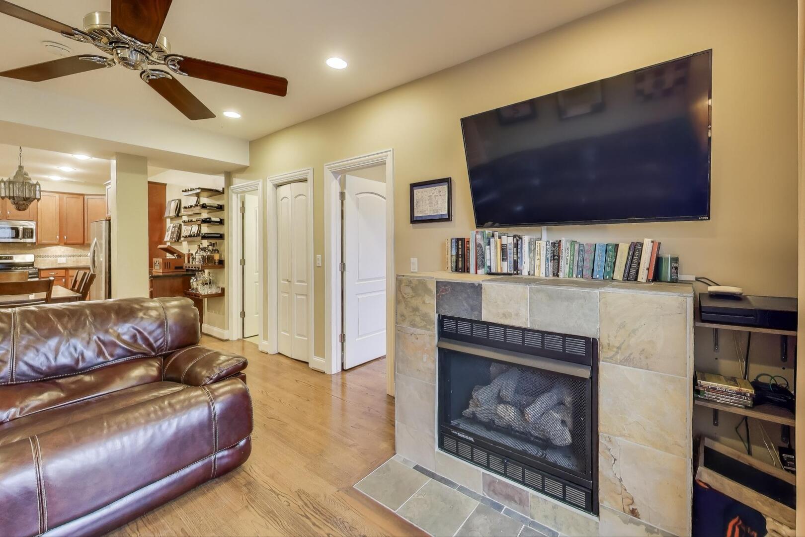 1378 N Wolcott Avenue Unit: 2C