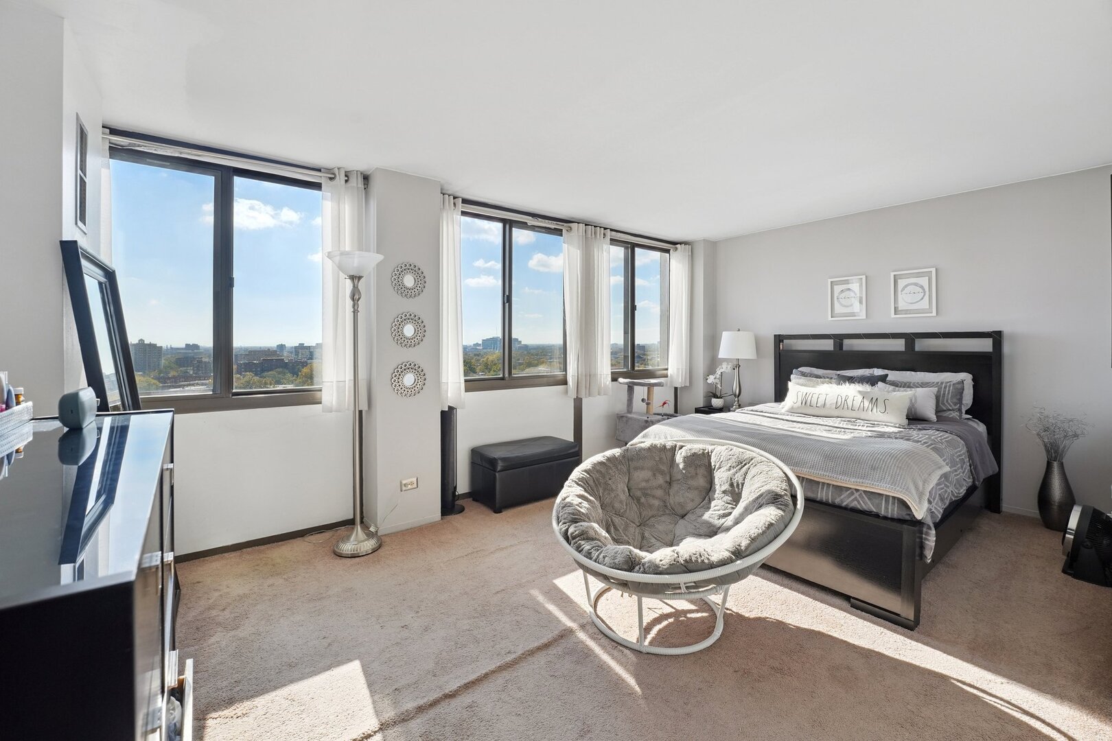 4800 S Lake Park Avenue Unit: 1612