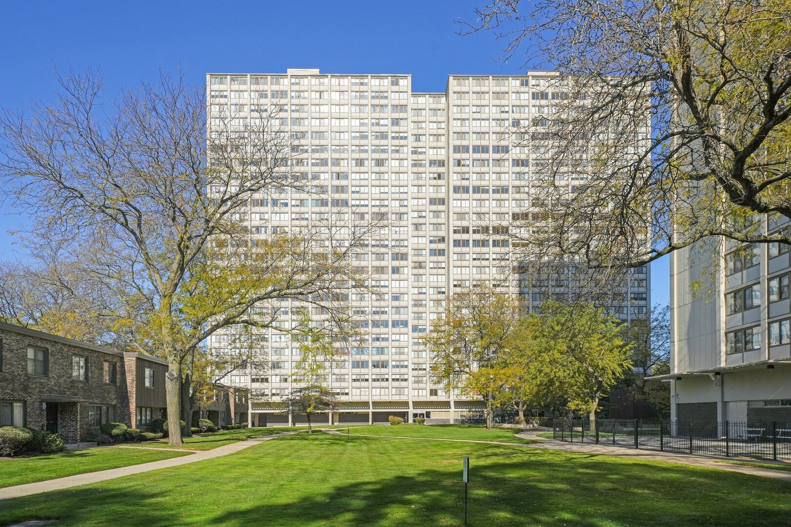 4800 S Lake Park Avenue Unit: 1612