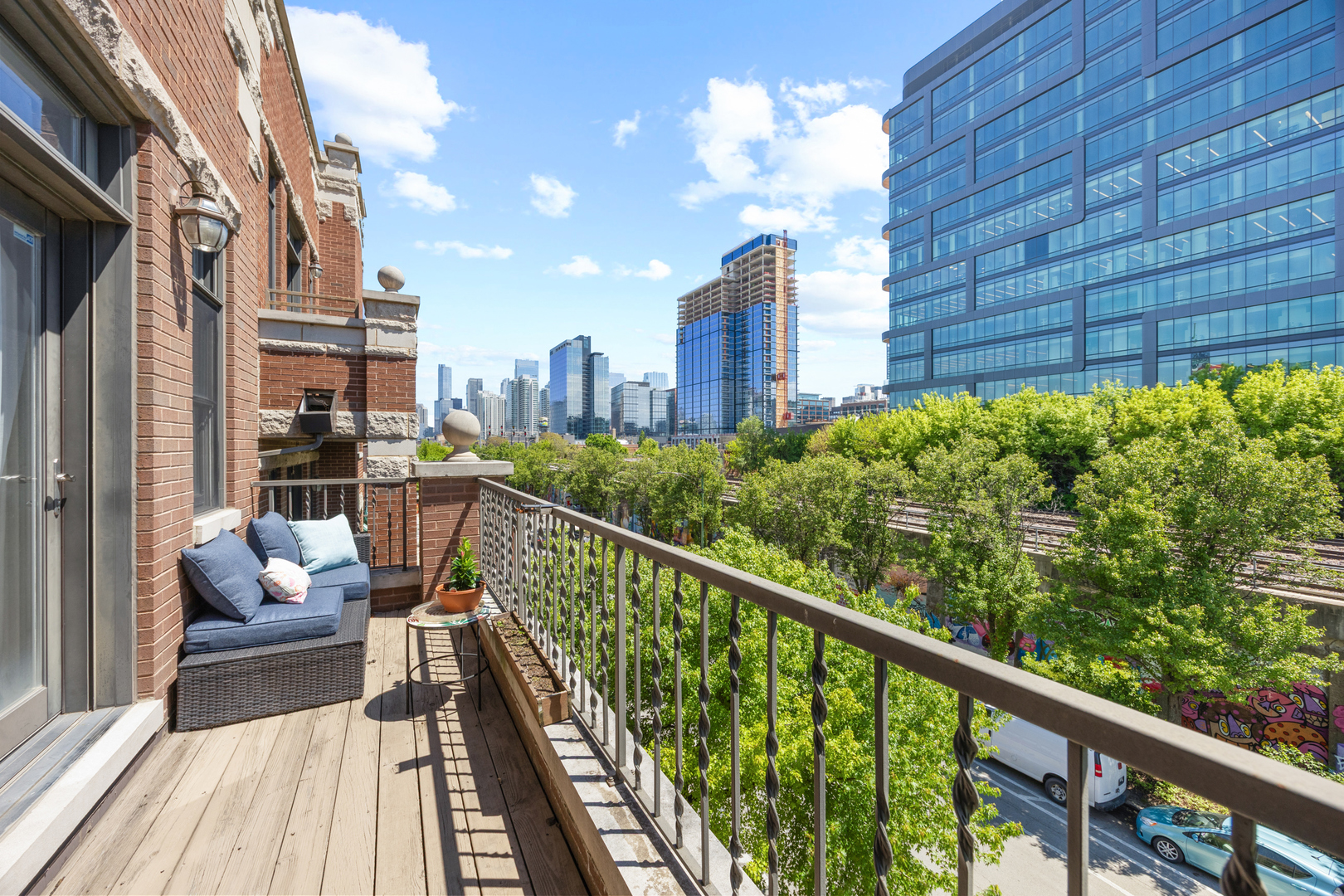 1122 W Hubbard Street Unit: 4E