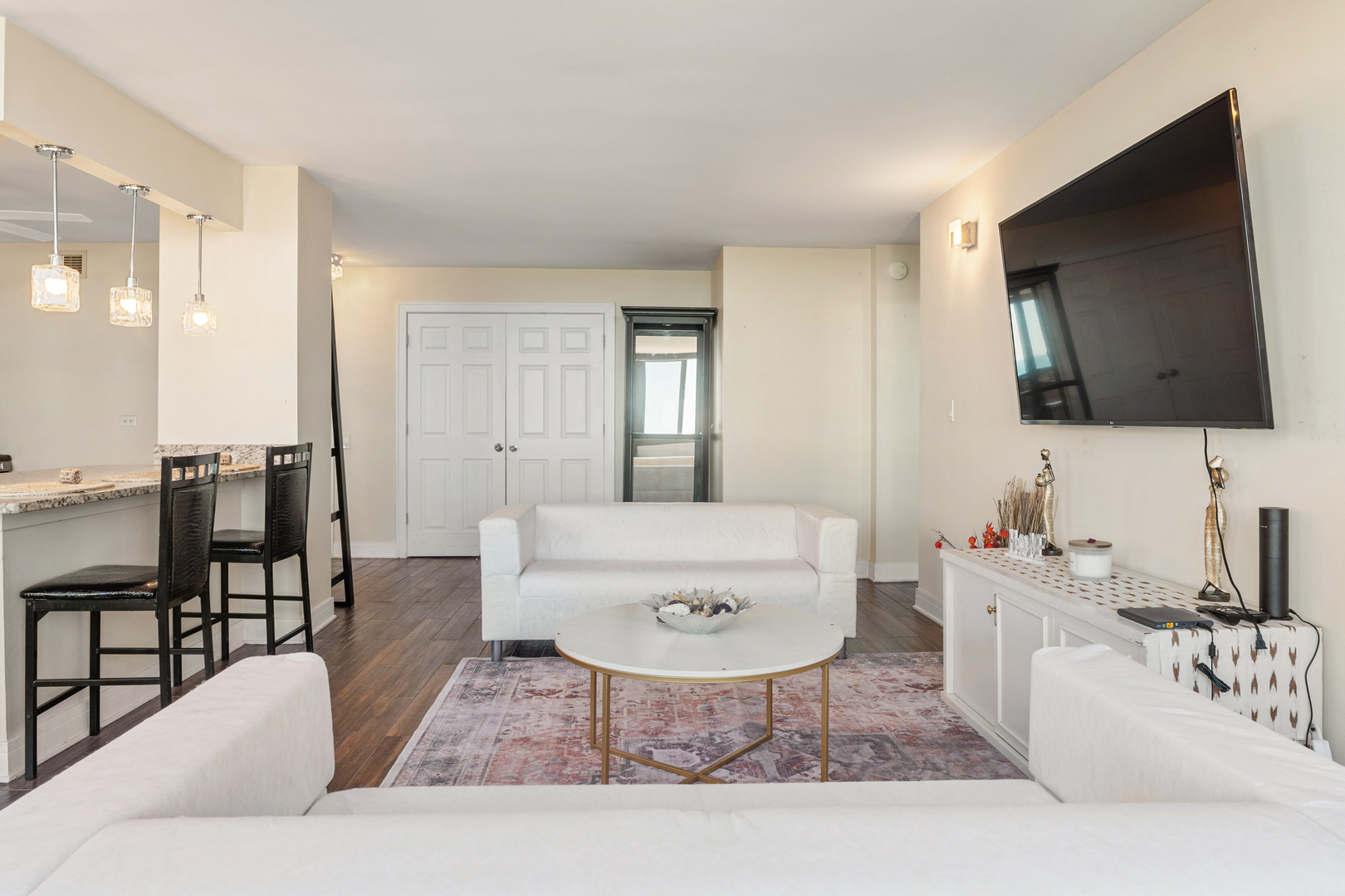 4800 S Lake Park Avenue Unit: 2005