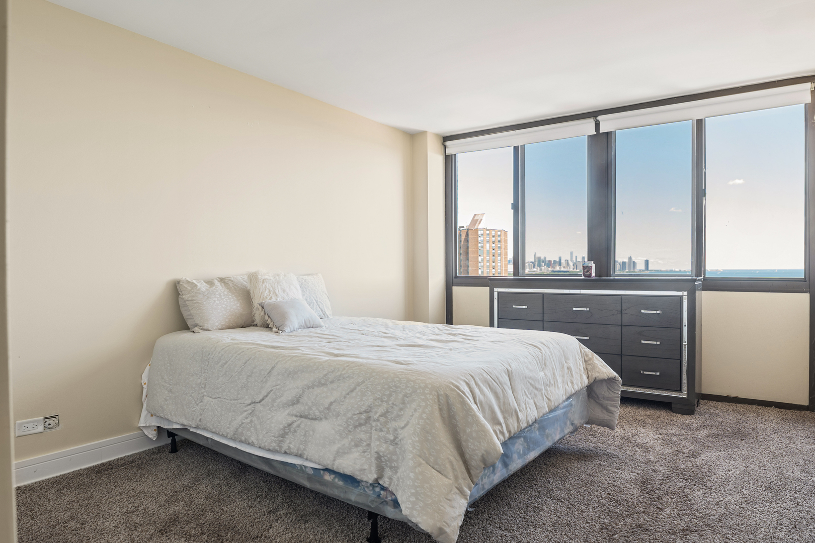 4800 S Lake Park Avenue Unit: 2005
