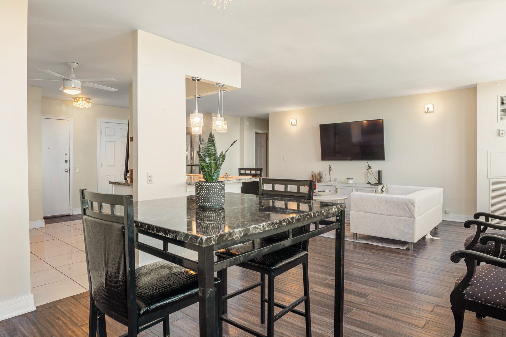 4800 S Lake Park Avenue Unit: 2005