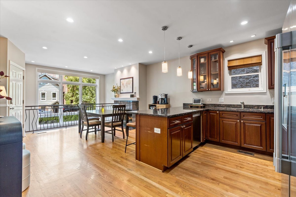 1517 N Bosworth Avenue Unit: 1
