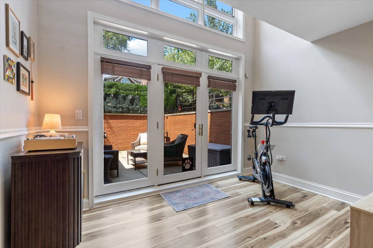 1517 N Bosworth Avenue Unit: 1