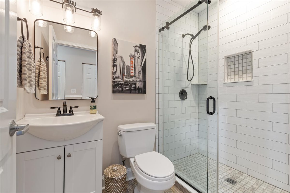 1517 N Bosworth Avenue Unit: 1