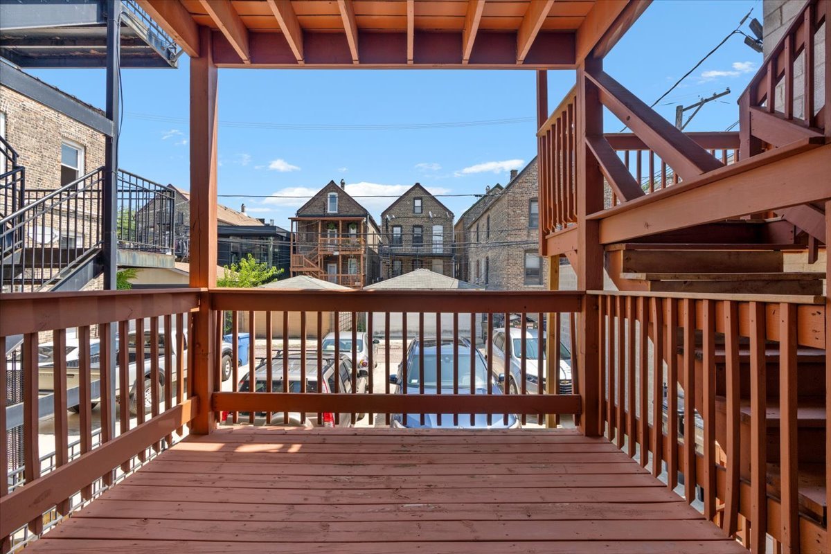 1517 N Bosworth Avenue Unit: 1
