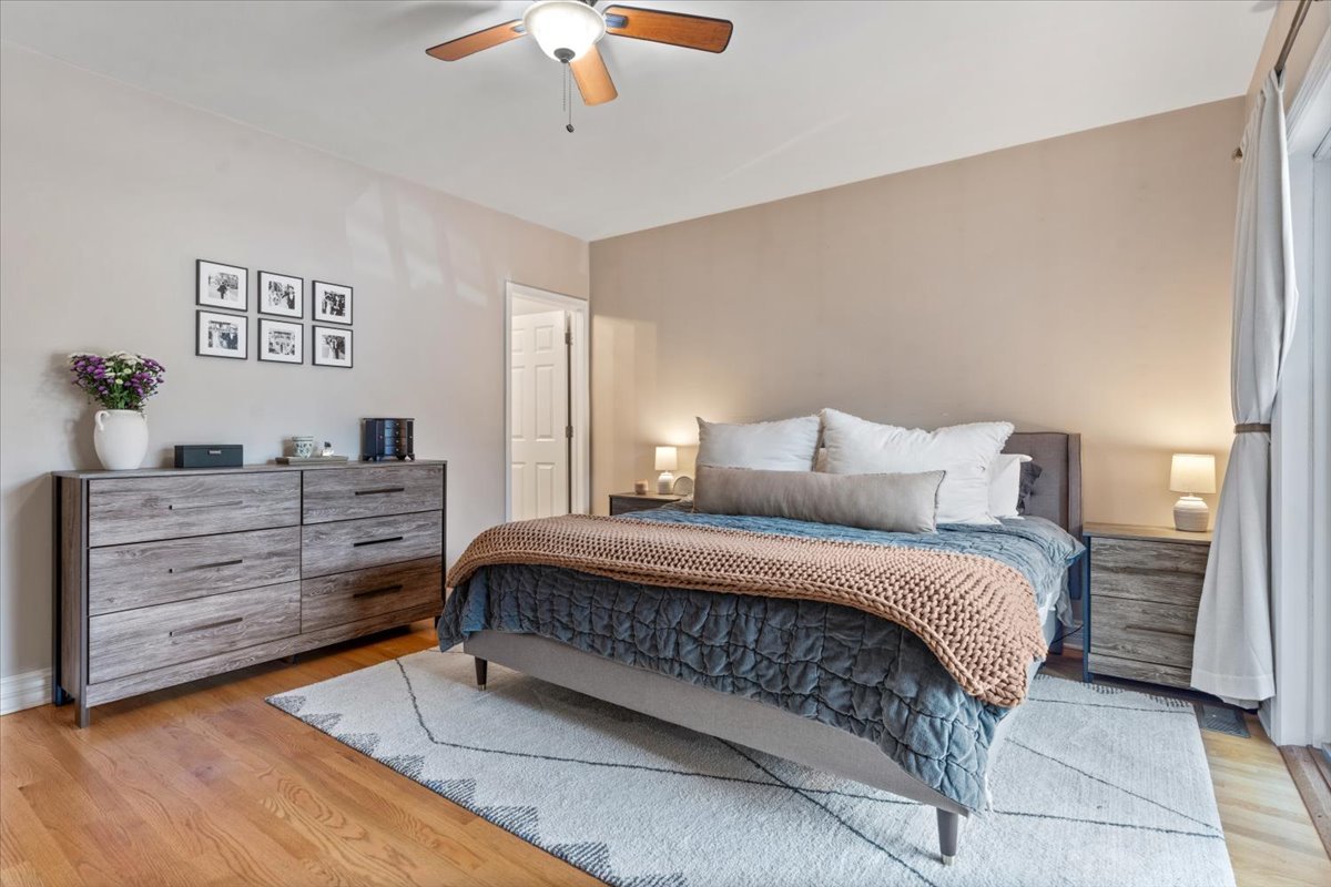 1517 N Bosworth Avenue Unit: 1