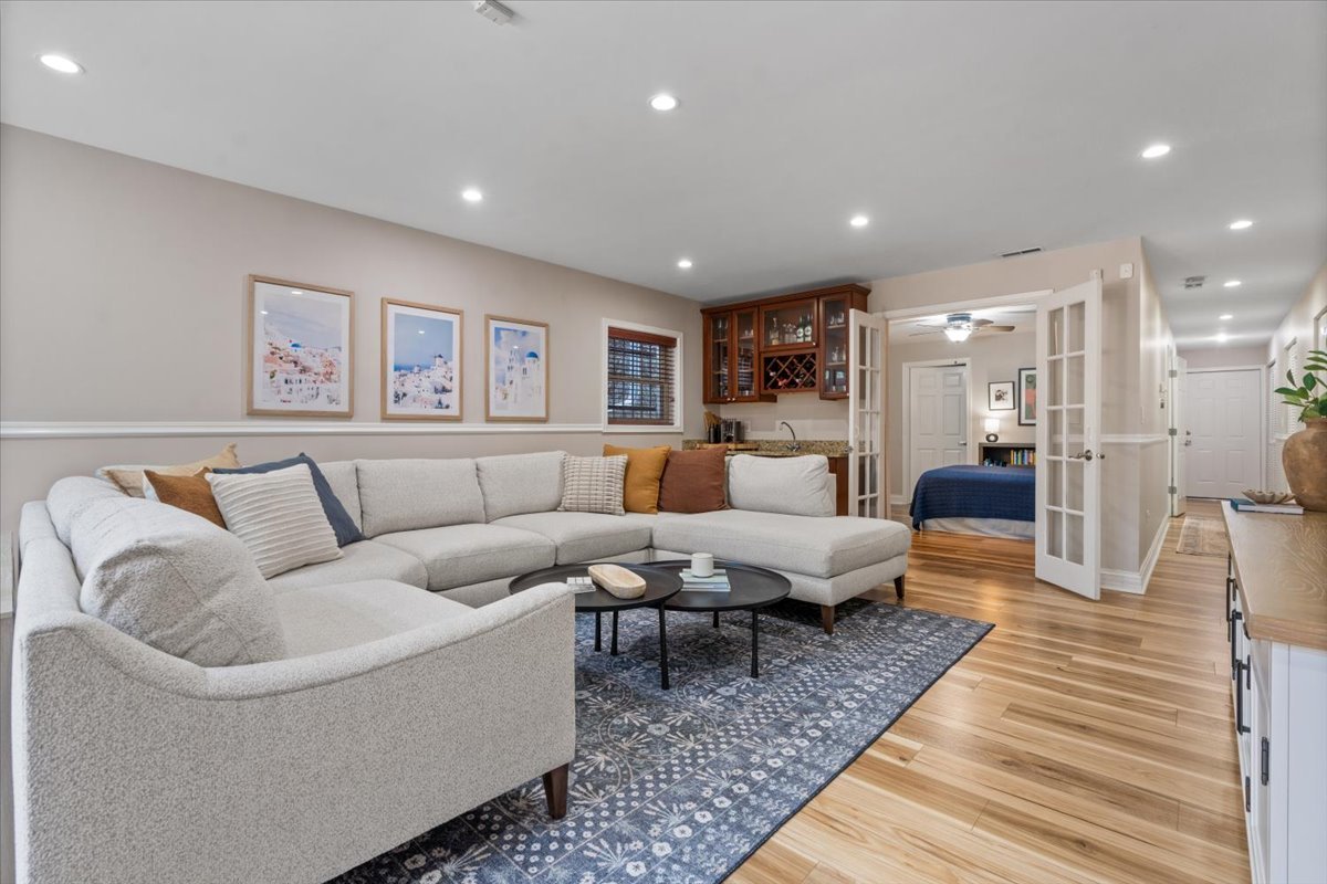 1517 N Bosworth Avenue Unit: 1